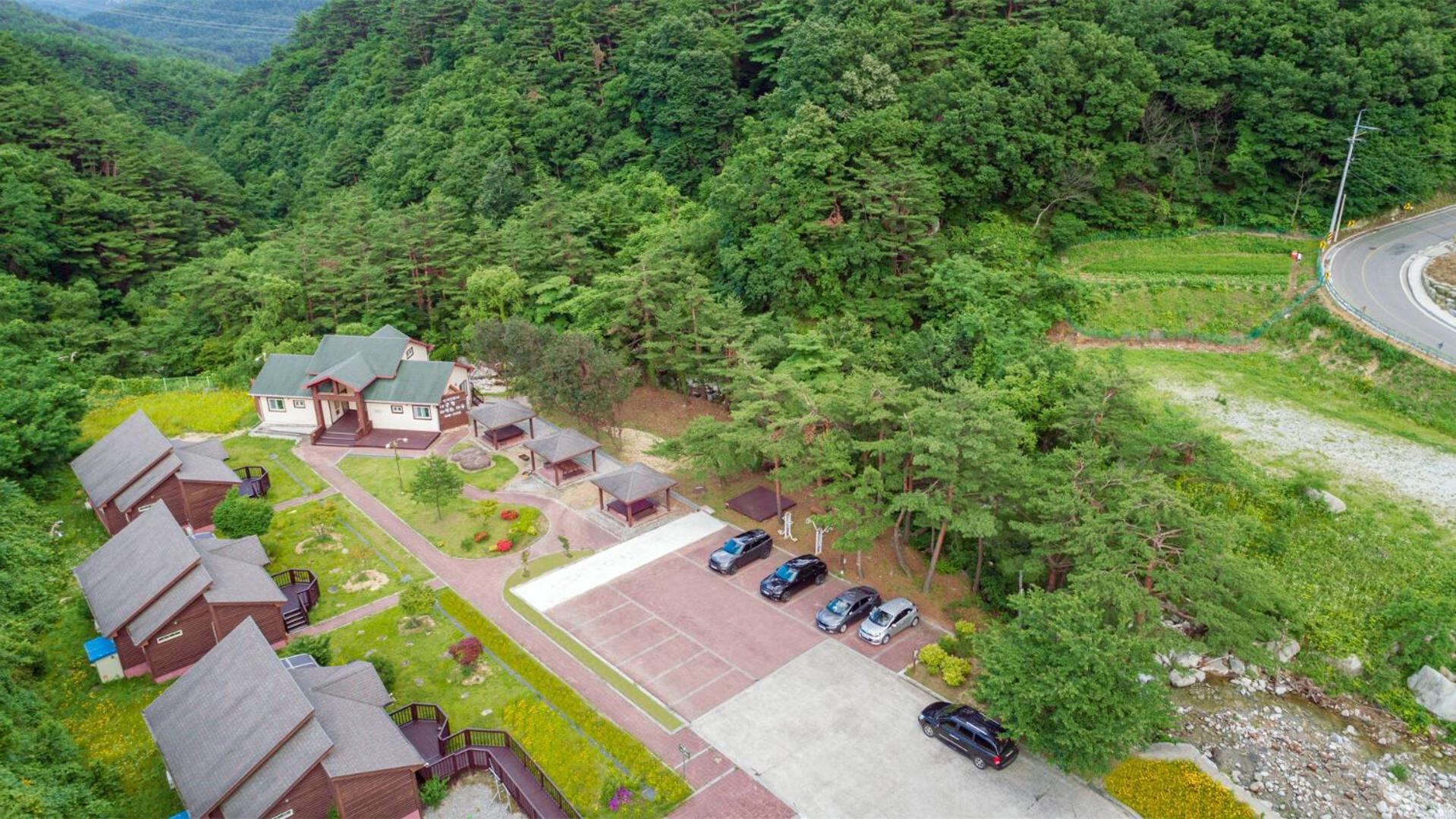 Gangneung Yasaenghwa Maeul Hotel Exterior photo