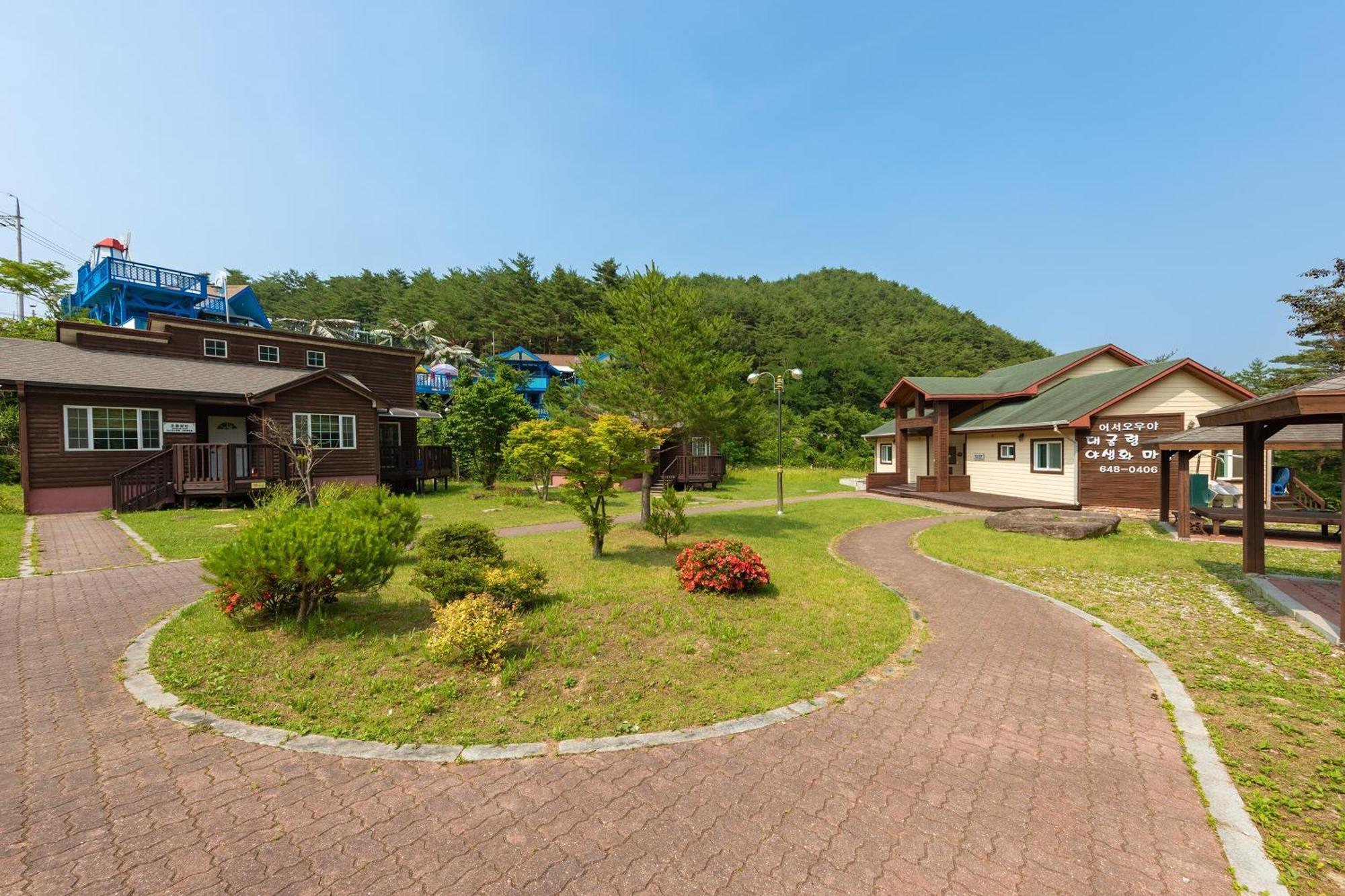 Gangneung Yasaenghwa Maeul Hotel Exterior photo